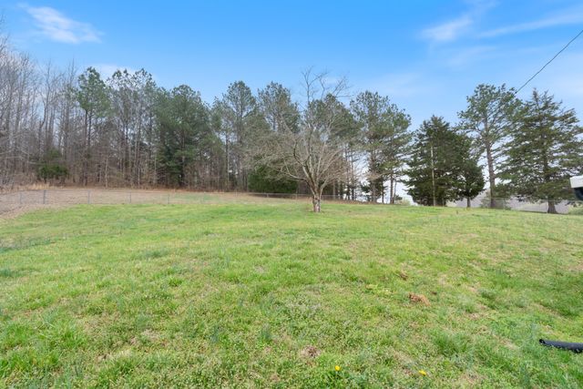 121 Deer Ck Rd, Mc Ewen, TN 37101