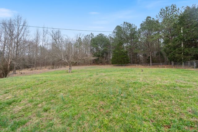 121 Deer Ck Rd, Mc Ewen, TN 37101