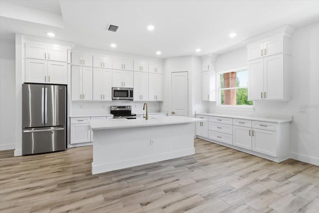 6534 N HARCROSS AVENUE, Dunnellon, FL 34433