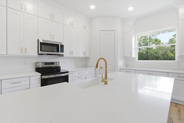 6534 N HARCROSS AVENUE, Dunnellon, FL 34433