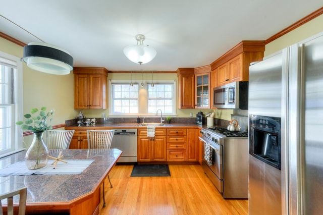 3 Shoreham St, Worcester, MA 01605