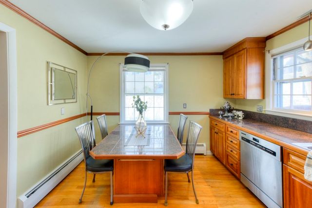 3 Shoreham St, Worcester, MA 01605