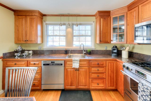 3 Shoreham St, Worcester, MA 01605