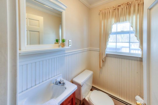 3 Shoreham St, Worcester, MA 01605