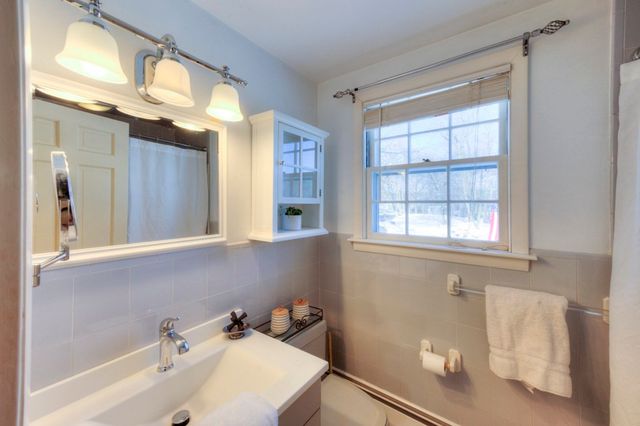 3 Shoreham St, Worcester, MA 01605