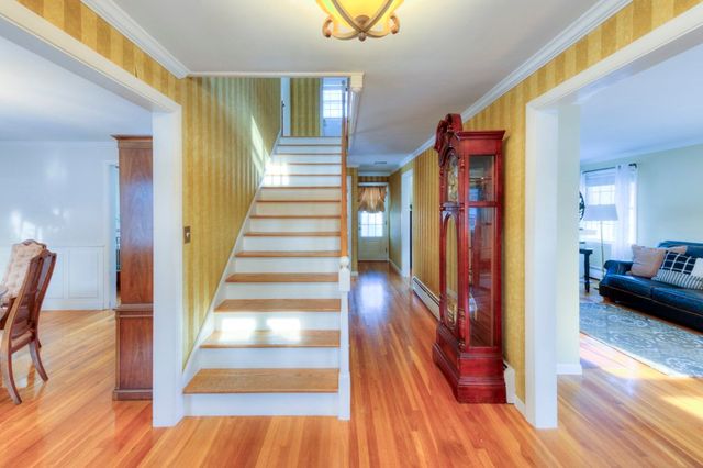 3 Shoreham St, Worcester, MA 01605