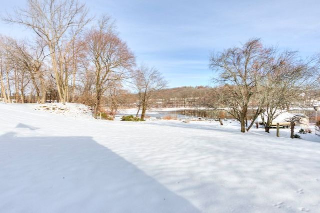 3 Shoreham St, Worcester, MA 01605