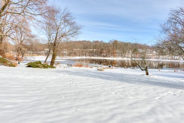 3 Shoreham St, Worcester, MA 01605