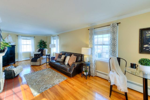 3 Shoreham St, Worcester, MA 01605