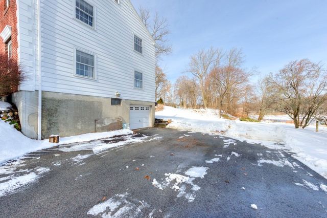 3 Shoreham St, Worcester, MA 01605