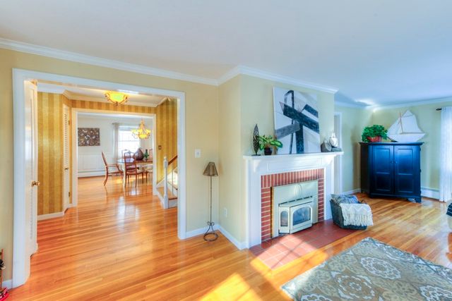 3 Shoreham St, Worcester, MA 01605