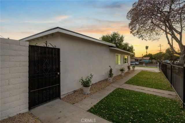 1638 W Pine street, Santa Ana, CA 92703