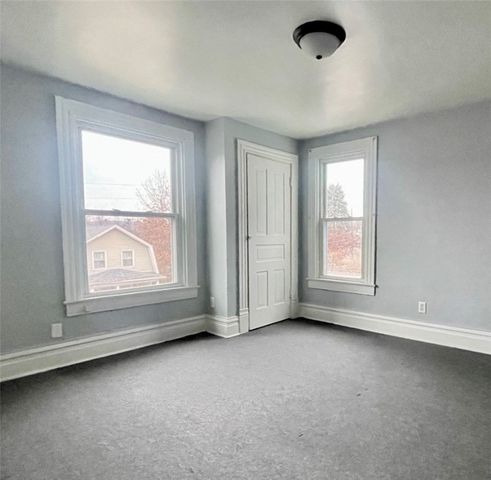 424 Ridge Ave, New Kensington, PA 15068