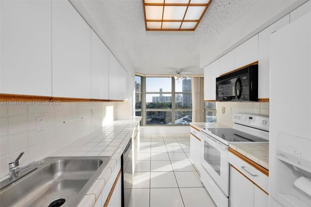 3530 Mystic Pointe Dr 710, Aventura, FL 33180