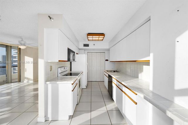 3530 Mystic Pointe Dr 710, Aventura, FL 33180