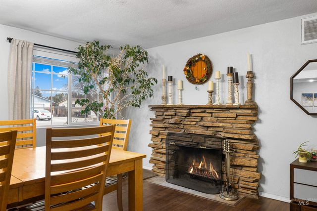 3333 N Pepperwood Dr, Boise, ID 83704