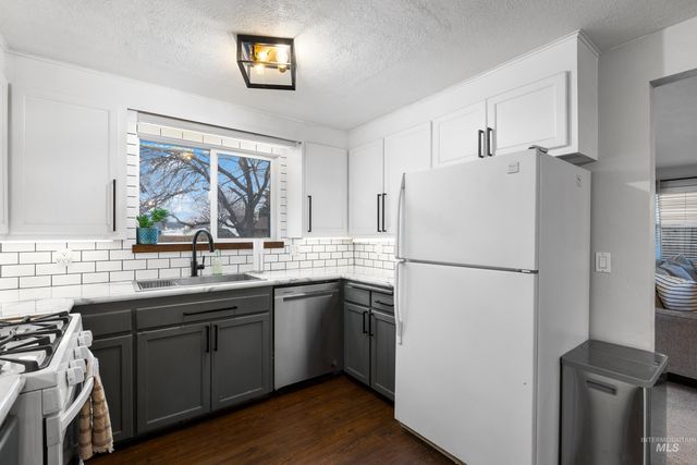 3333 N Pepperwood Dr, Boise, ID 83704