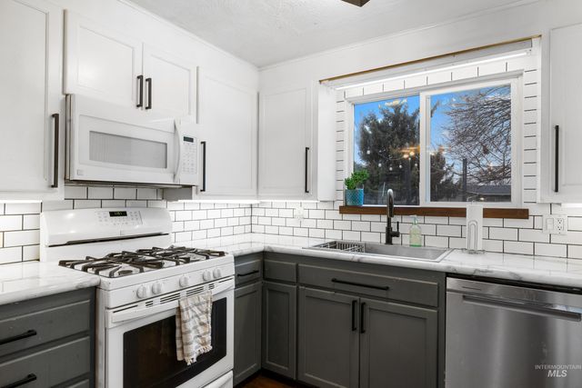 3333 N Pepperwood Dr, Boise, ID 83704