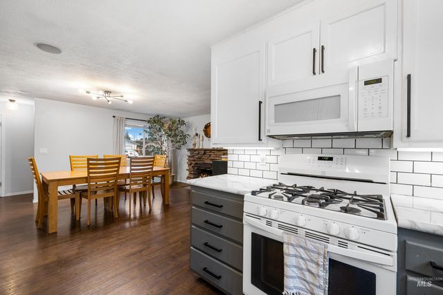 3333 N Pepperwood Dr, Boise, ID 83704