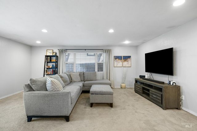 3333 N Pepperwood Dr, Boise, ID 83704