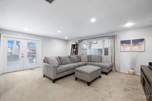 3333 N Pepperwood Dr, Boise, ID 83704