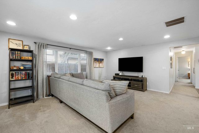 3333 N Pepperwood Dr, Boise, ID 83704