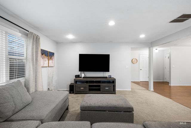 3333 N Pepperwood Dr, Boise, ID 83704