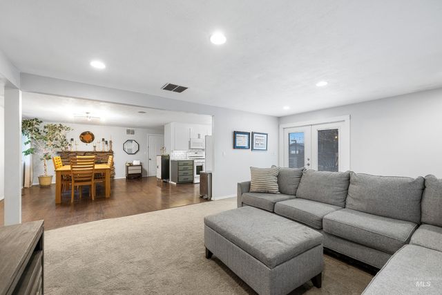 3333 N Pepperwood Dr, Boise, ID 83704