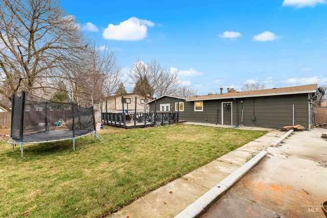 3333 N Pepperwood Dr, Boise, ID 83704