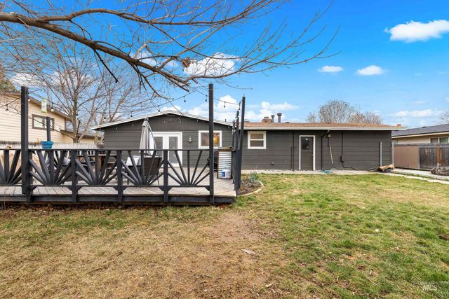 3333 N Pepperwood Dr, Boise, ID 83704