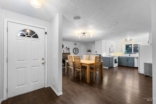 3333 N Pepperwood Dr, Boise, ID 83704