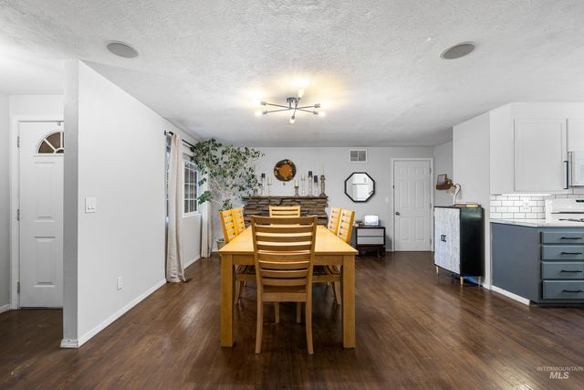 3333 N Pepperwood Dr, Boise, ID 83704