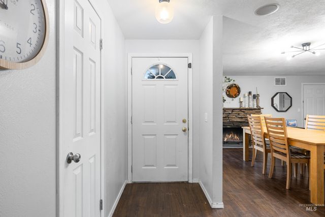 3333 N Pepperwood Dr, Boise, ID 83704