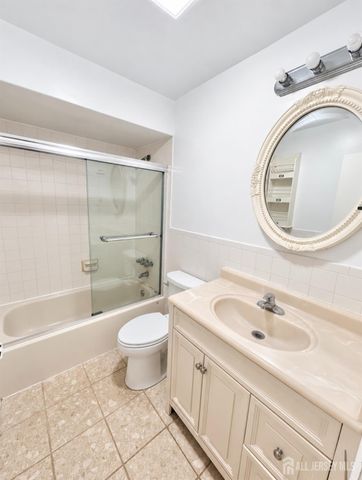 71 Highview Drive, Woodbridge Proper, NJ 07095