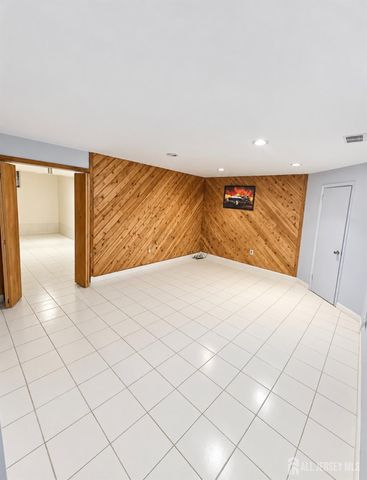 71 Highview Drive, Woodbridge Proper, NJ 07095