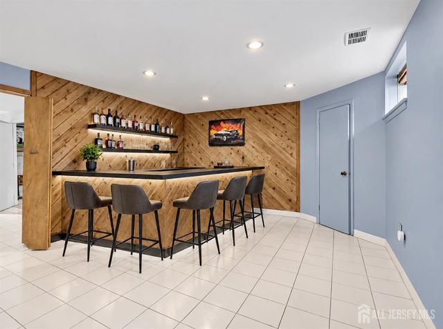 71 Highview Drive, Woodbridge Proper, NJ 07095
