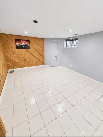 71 Highview Drive, Woodbridge Proper, NJ 07095