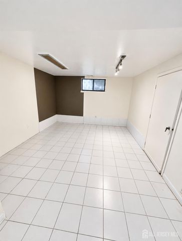 71 Highview Drive, Woodbridge Proper, NJ 07095