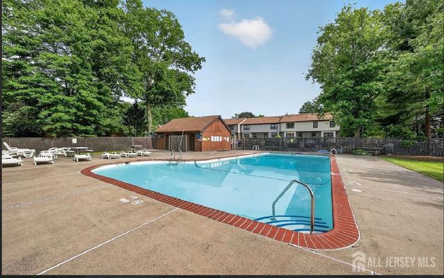 71 Highview Drive, Woodbridge Proper, NJ 07095