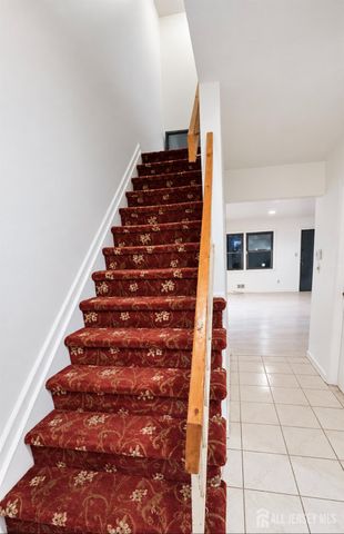 71 Highview Drive, Woodbridge Proper, NJ 07095