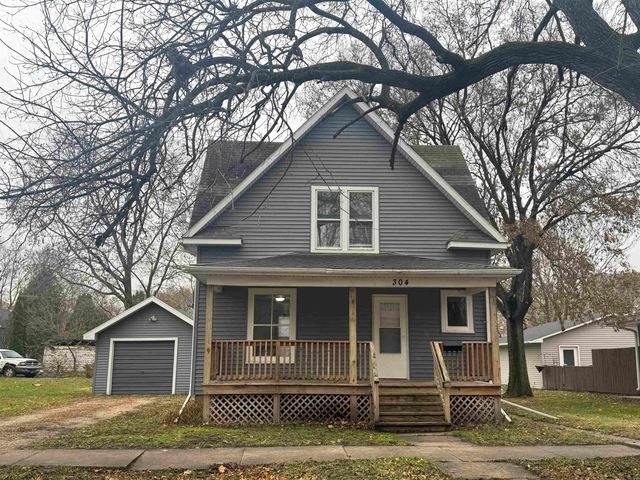 304 8th Ave. Avenue, Charles City, IA 50616