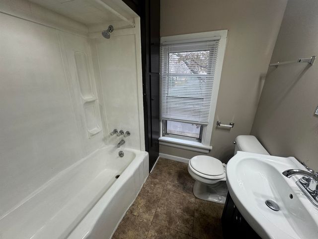 304 8th Ave. Avenue, Charles City, IA 50616