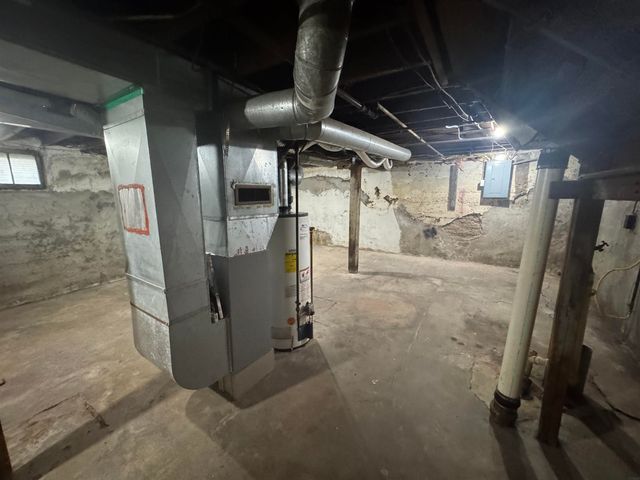 304 8th Ave. Avenue, Charles City, IA 50616