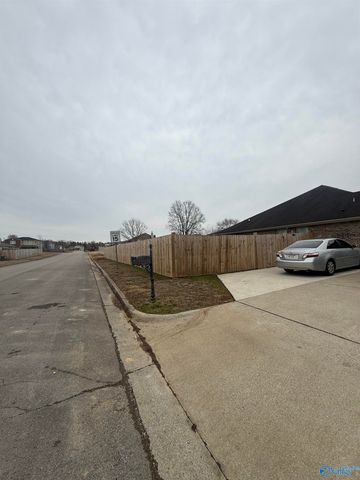 100 Old Bridle Way, Owens Cross Roads, AL 35763