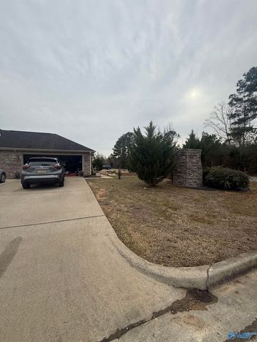 100 Old Bridle Way, Owens Cross Roads, AL 35763