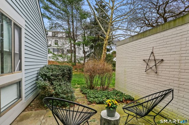 104 Harvest Commons 104, Westport, CT 06880