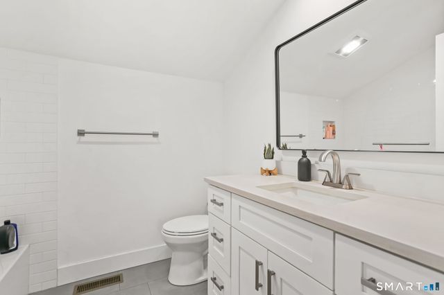 104 Harvest Commons 104, Westport, CT 06880