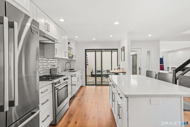 104 Harvest Commons 104, Westport, CT 06880