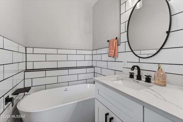 12333 N Brightridge Drive, Oro Valley, AZ 85755