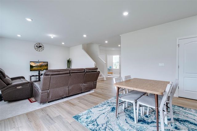 4568 Paradise Parkway, Milford, MI 48381